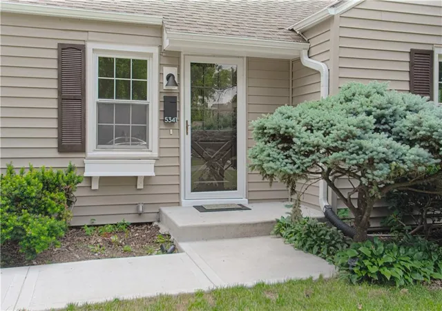 Homes for sale in Roeland Park, KS | 5341 Ash St, Roeland Park, KS 66205 | MLS# 2624358