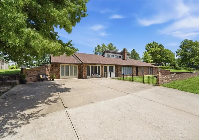 Homes for sale in Basehor, KS | 17274 Kansas Ave, Basehor, KS 66012 | MLS# 2624359