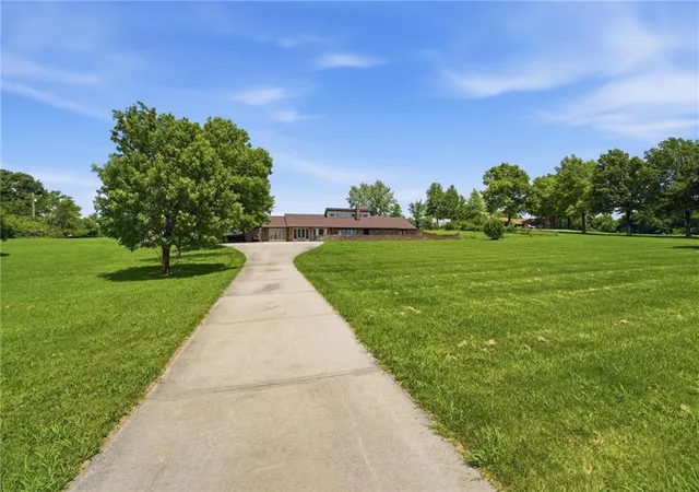 Homes for sale in Basehor, KS | 17274 Kansas Ave, Basehor, KS 66012 | MLS# 2624359