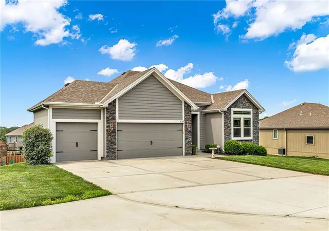 2nd image of 4109 Ne 80th St Ne, Kansas City, MO 64119 | MLS# 2624365