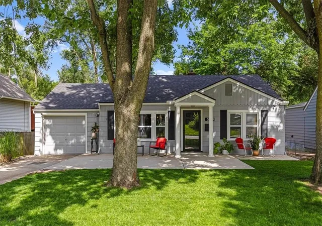 Homes for sale in Mission, KS | 5629 Reeds Rd, Mission, KS 66202 | MLS# 2624368