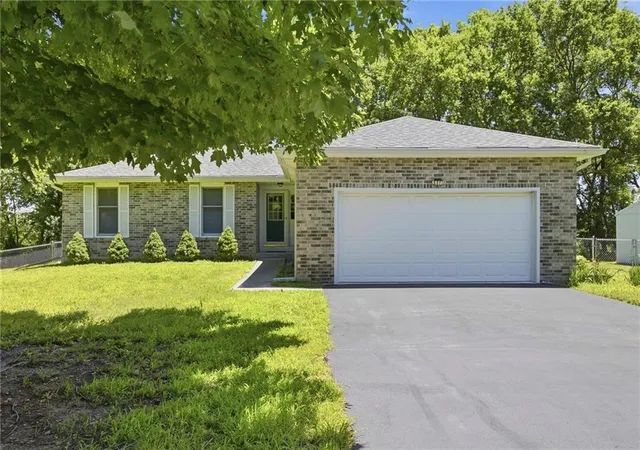 Homes for sale in Garden City, MO | 31901 S State Route T Hwy, Garden City, MO 64747 | MLS# 2624371