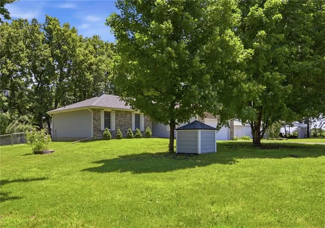 Homes for sale in Garden City, MO | 31901 S State Route T Hwy, Garden City, MO 64747 | MLS# 2624371