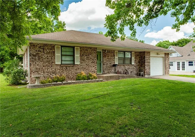 Homes for sale in Odessa, MO | 203 W Phillips St, Odessa, MO 64076 | MLS# 2624383