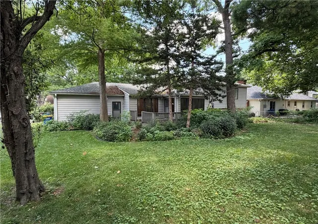 Homes for sale in Overland Park, KS | 9624 Woodson Dr, Overland Park, KS 66207 | MLS# 2624395
