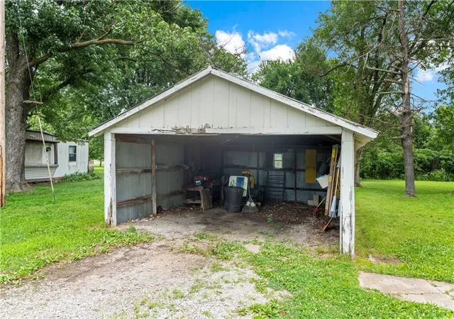 Homes for sale in Nevada, MO | 18509 S 1600 Rd, Nevada, MO 64772 | MLS# 2624400