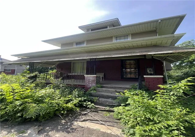Photo 2 of Sale Pending at 2717 E 35th Terrace, Kansas City, MO 64128 | MLS# 2624403 | Listing updated on 2026-07-16