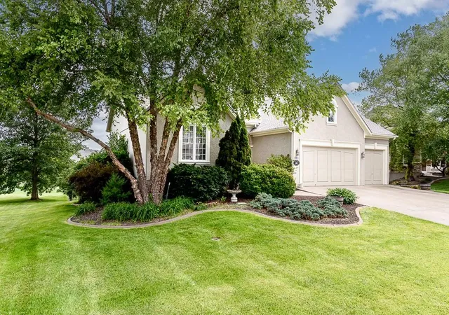 Homes for sale in Basehor, KS | 14101 Wingfoot Ct, Basehor, KS 66007 | MLS# 2624461