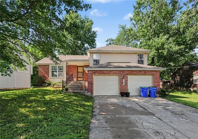Homes for sale in Merriam, KS | 9908 W 51st St, Merriam, KS 66203 | MLS# 2624471