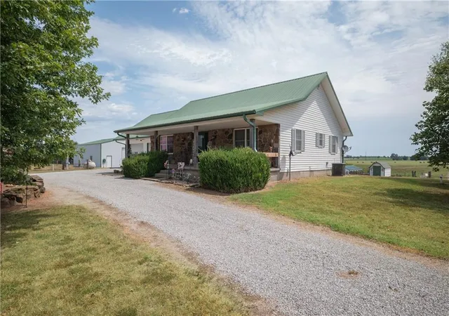Homes for sale in Lamar, MO | 674 V Hwy, Lamar, MO 64759 | MLS# 2624480