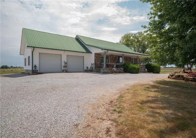 Homes for sale in Lamar, MO | 674 V Hwy, Lamar, MO 64759 | MLS# 2624480