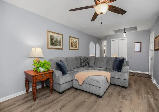Homes for sale in Lansing, KS | 105 Continental Dr, Lansing, KS 66043 | MLS# 2624496