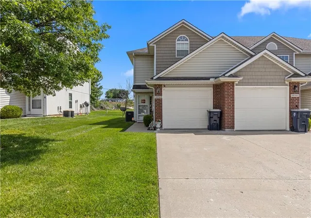 Townhouse for sale at 10563 E 46th Terrace, Kansas City, MO 64133 | MLS# 2624497