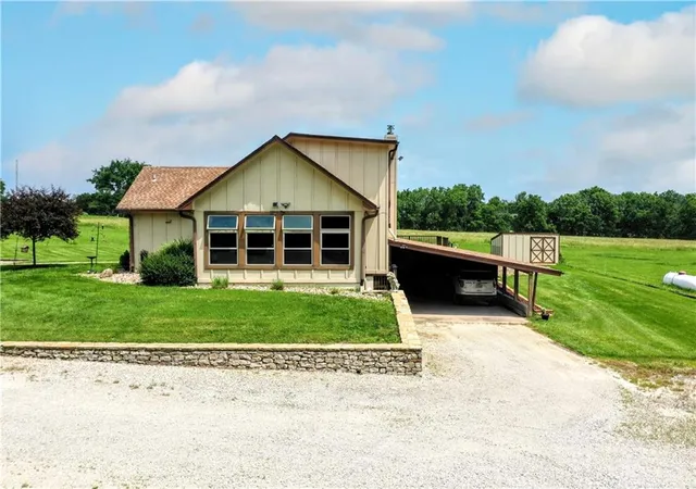 3rd image of 33421 Mcclellen Rd, Drexel, MO 64742 | MLS# 2624500