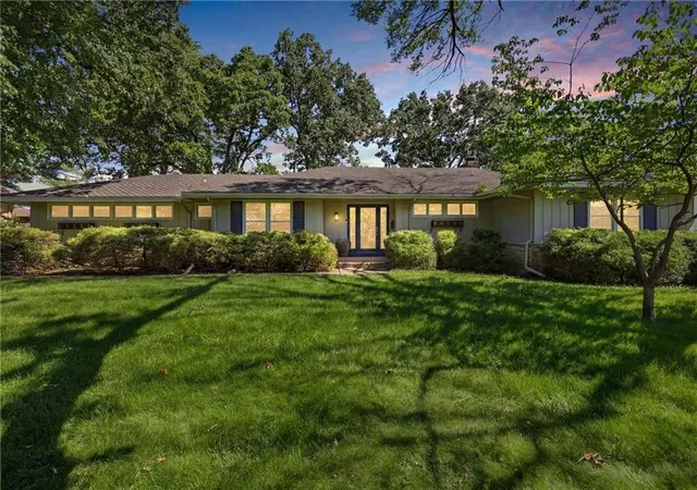 Photo 1 of Sale Pending at 6332 Robinhood Dr, Shawnee, KS 66203 | MLS# 2624518 | Listing updated on 2026-09-07