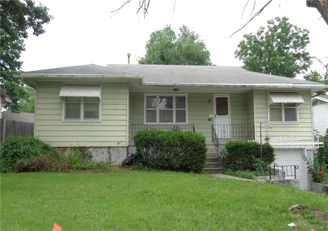 Homes for sale in Warrensburg, MO | 305 S Mitchell St, Warrensburg, MO 64093 | MLS# 2624525