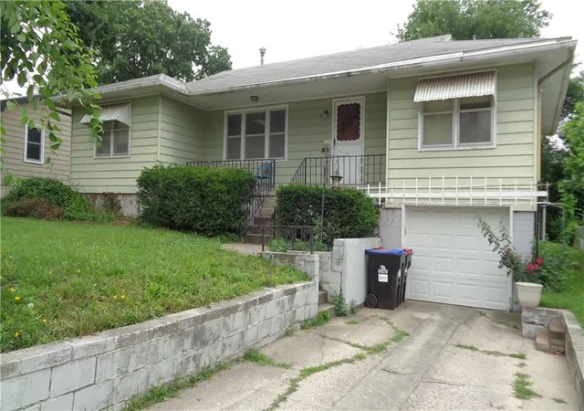 Homes for sale in Warrensburg, MO | 305 S Mitchell St, Warrensburg, MO 64093 | MLS# 2624525