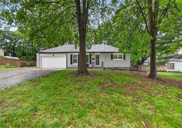 Photo 1 of Single family home for sale at 9504 Bennington Ave, Kansas City, MO 64134 | MLS# 2624530 | Listing updated on 2026-06-18