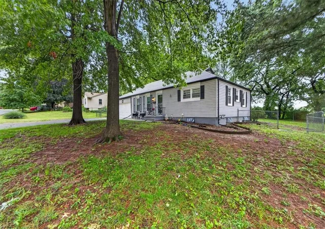 Photo 2 of Single family home for sale at 9504 Bennington Ave, Kansas City, MO 64134 | MLS# 2624530 | Listing updated on 2026-06-18