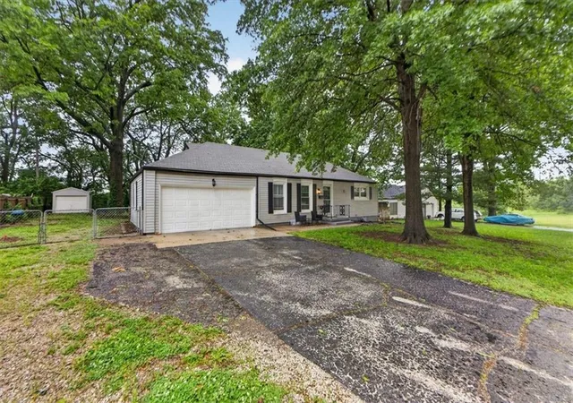 Photo 3 of Single family home for sale at 9504 Bennington Ave, Kansas City, MO 64134 | MLS# 2624530 | Listing updated on 2026-06-18