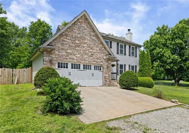 Photo 3 of Single family home for sale at 703 N Lincoln St, Hamilton, MO 64644 | MLS# 2624531 | Listing updated on 2026-10-07
