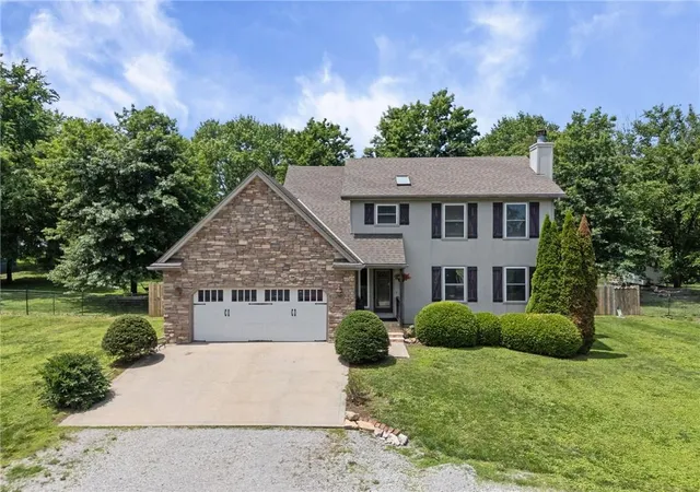 Photo 3 of Single family home for sale at 703 N Lincoln St, Hamilton, MO 64644 | MLS# 2624531 | Listing updated on 2026-10-07