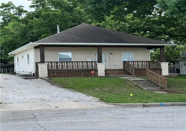 Homes for sale in Independence, MO | 143 E Short Ave, Independence, MO 64050 | MLS# 2624533