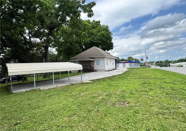 Homes for sale in Independence, MO | 143 E Short Ave, Independence, MO 64050 | MLS# 2624533