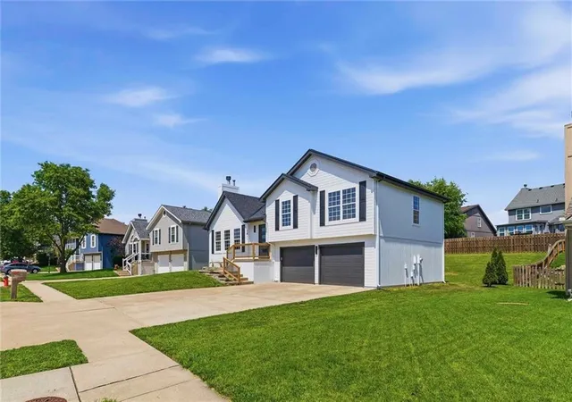 2nd image of 7411 N Mckinley Ave, Kansas City, MO 64158 | MLS# 2624546