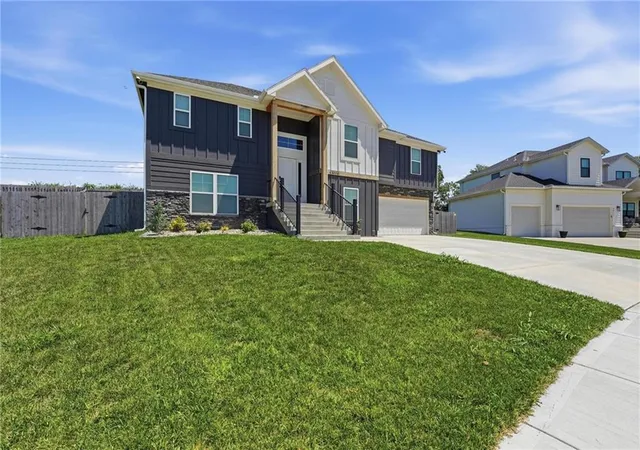1st image of 20113 Cider Ct, Weston, MO 64098 | MLS# 2624562