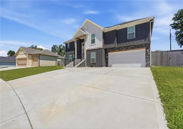 2nd image of 20113 Cider Ct, Weston, MO 64098 | MLS# 2624562