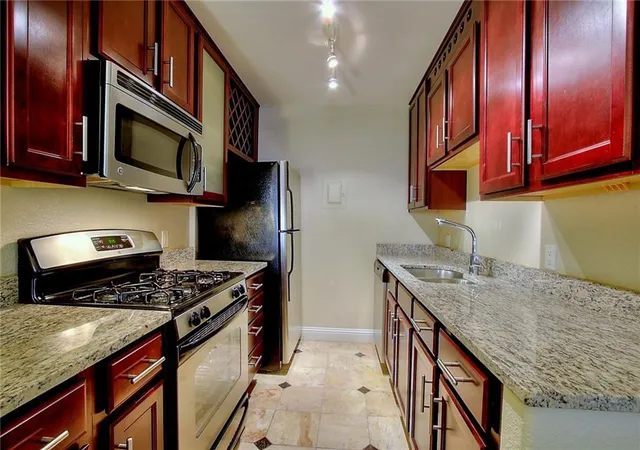 Photo 5 of Condo for sale at 700 E 8th Street #4D, Kansas City, MO 64106 | MLS# 2624572 | Listing updated on 2026-08-13