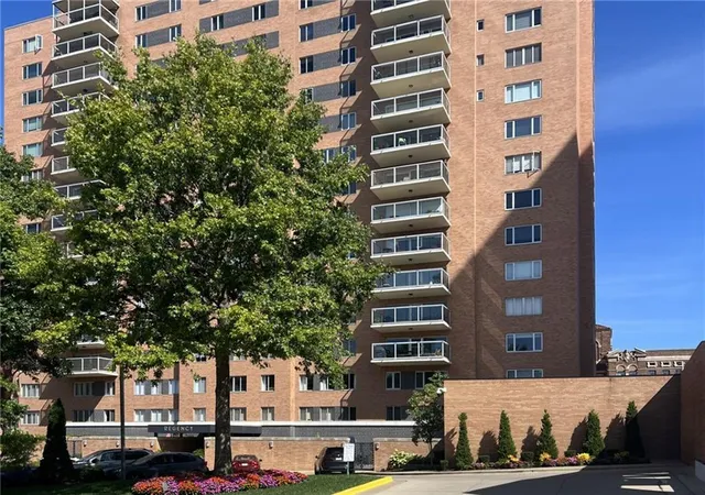 Photo 2 of Sale Pending at 221 W 48th Street #803, Kansas City, MO 64112 | MLS# 2624581 | Listing updated on 2026-09-29