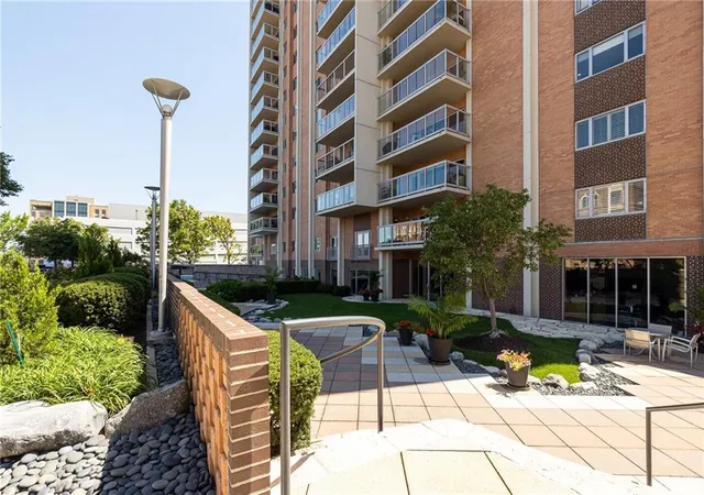 Photo 3 of Sale Pending at 221 W 48th Street #803, Kansas City, MO 64112 | MLS# 2624581 | Listing updated on 2026-09-29