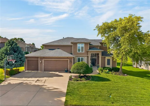 Homes for sale in Shawnee, KS | 24004 W 68th St, Shawnee, KS 66226 | MLS# 2624583