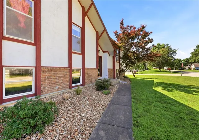 2nd image of 1424 Woodlawn Dr, Warrensburg, MO 64093 | MLS# 2624597