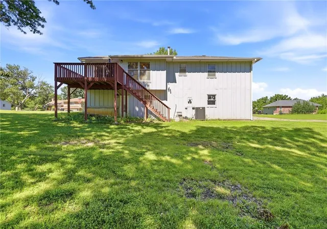 Photo 4 of Single family home for sale at 1424 Woodlawn Dr, Warrensburg, MO 64093 | MLS# 2624597 | Listing updated on 2026-08-07