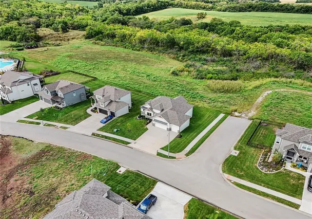 Photo 3 of Single family home for sale at 3116 Sw Summit View Trl, Lees Summit, MO 64082 | MLS# 2624604 | Listing updated on 2026-10-05