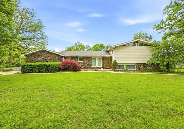 Homes for sale in Springfield, MO | 5740 E Catalpa St, Springfield, MO 65809 | MLS# 2624610