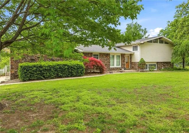Homes for sale in Springfield, MO | 5740 E Catalpa St, Springfield, MO 65809 | MLS# 2624610