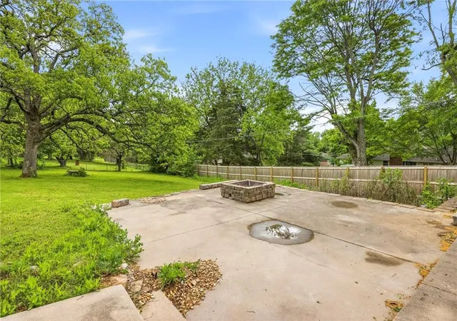 Homes for sale in Springfield, MO | 5740 E Catalpa St, Springfield, MO 65809 | MLS# 2624610