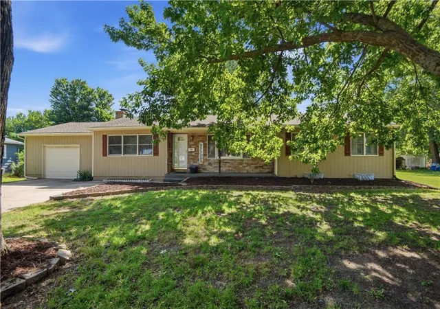 1st image of 215 N Maple St, Gardner, KS 66030 | MLS# 2624614