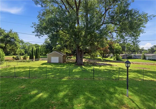 30th image of 215 N Maple St, Gardner, KS 66030 | MLS# 2624614