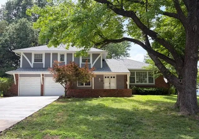 1st image of 107 W 104th St, Kansas City, MO 64114 | MLS# 2624618