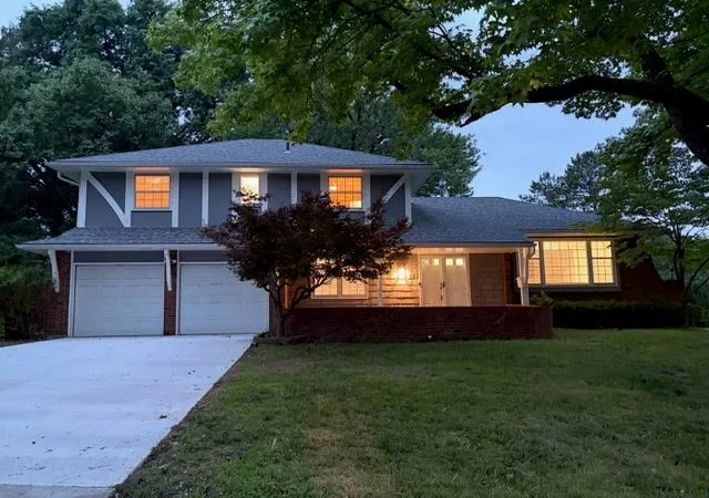 2nd image of 107 W 104th St, Kansas City, MO 64114 | MLS# 2624618