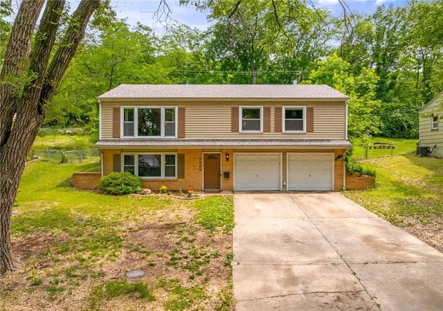 Photo 2 of Single family home for sale at 9929 Harrison St, Kansas City, MO 64131 | MLS# 2624633 | Listing updated on 2026-10-06