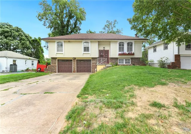 Photo 2 of Sale Pending at 3417 Ne Prather Rd, Kansas City, MO 64116 | MLS# 2624637 | Listing updated on 2026-09-19