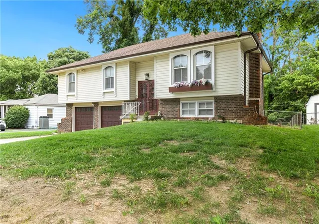 Photo 1 of Single family home for sale at 3417 Ne Prather Rd, Kansas City, MO 64116 | MLS# 2624637 | Listing updated on 2026-08-30