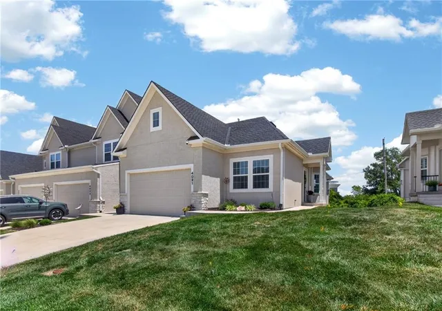 1st image of 4021 Ne Sagamore Dr #D, Lee's Summit, MO 64064 | MLS# 2624639