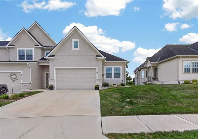 2nd image of 4021 Ne Sagamore Dr #D, Lee's Summit, MO 64064 | MLS# 2624639